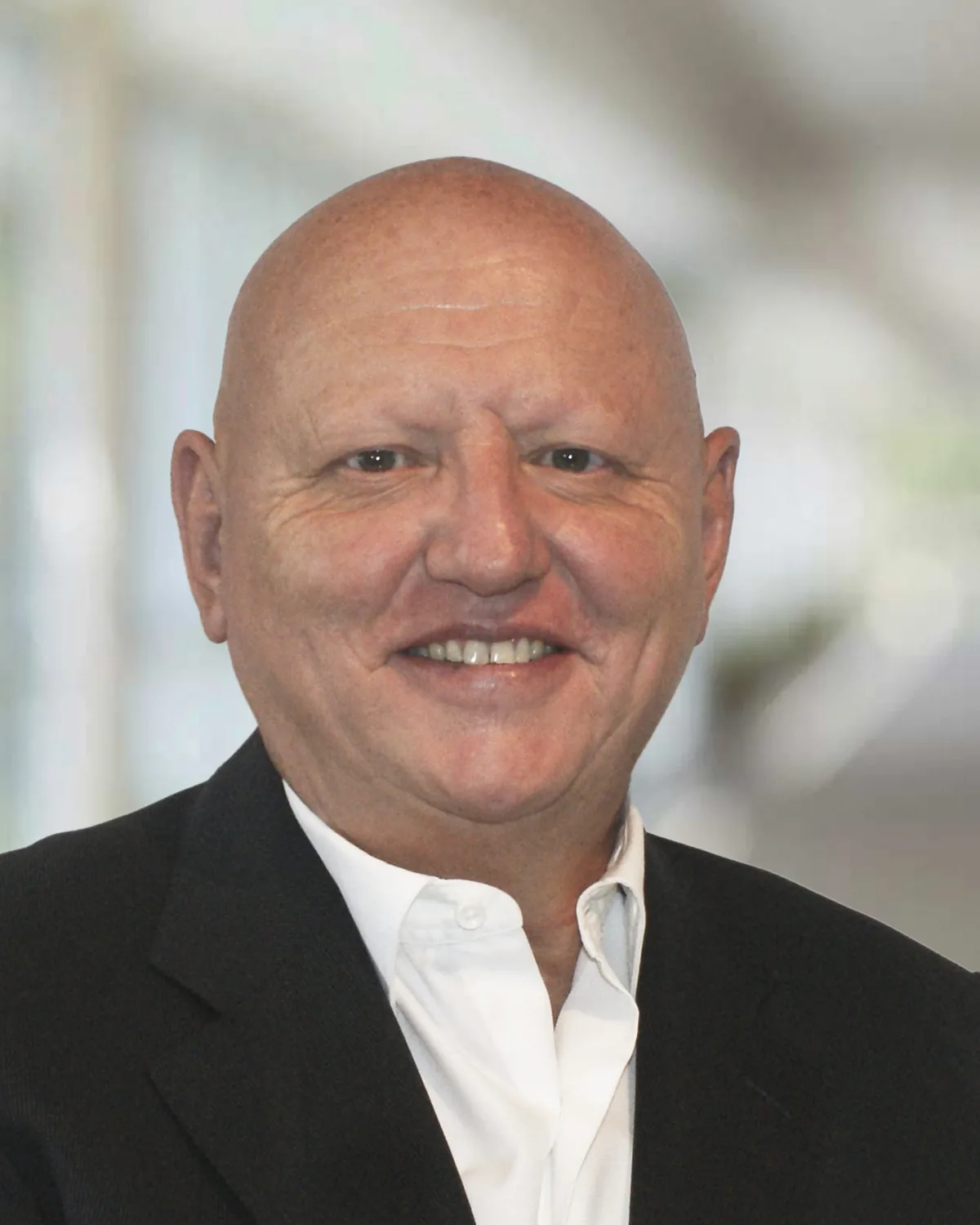 Retrato de Javier Pascual Perea, presidente honorífico del grupo y presentador de Profesionales Excepcionales